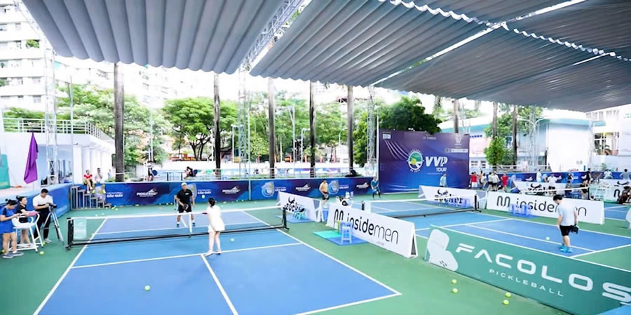 Thi công mái bạt hiện xếp di động sân Pickleball