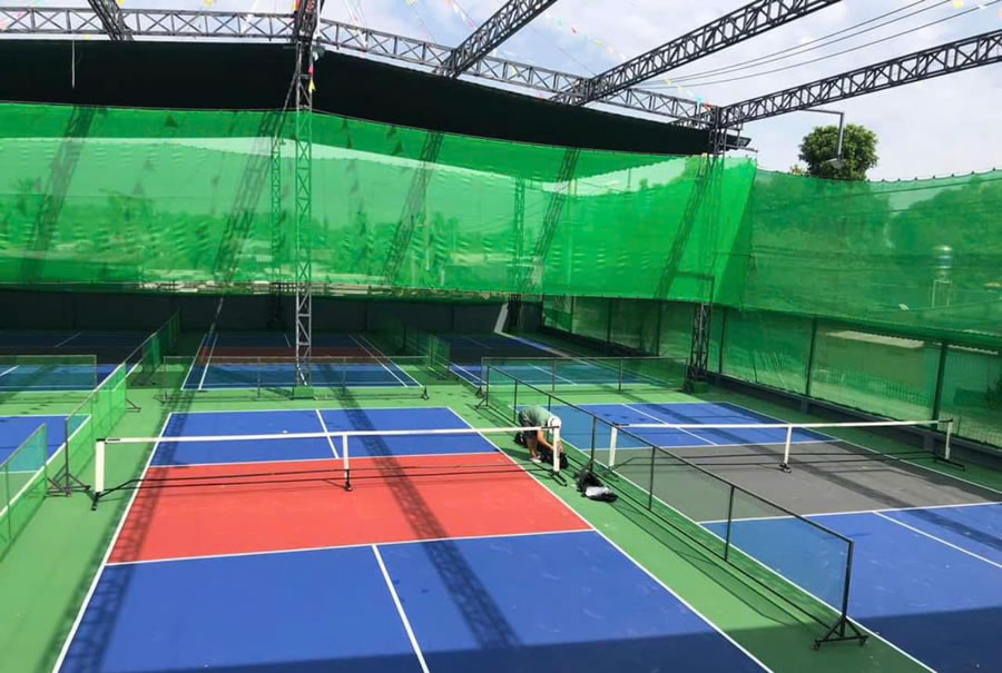 Thi công mái bạt hiện xếp di động sân Pickleball